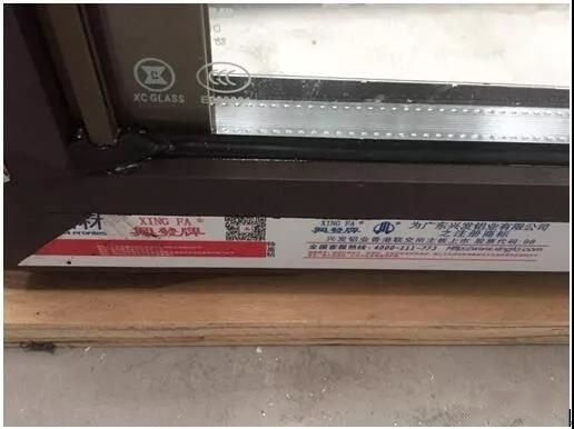 門(mén)窗密封膠膠縫翻面變形